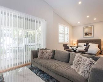 Luxury Modern Escapia - Fremantle - Living room