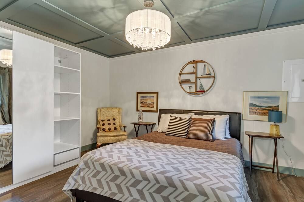Charming Creekside Cottage in Nature with Historic Roots - Vernon - Camera da letto
