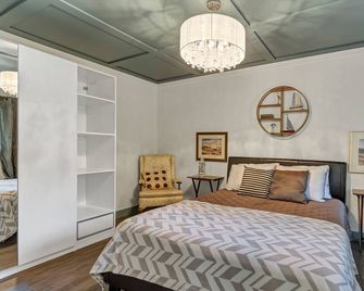 Charming Creekside Cottage in Nature with Historic Roots - Vernon - Camera da letto