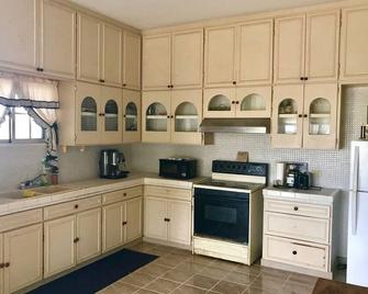 3 Minutes to Beach, Ocean View Home in Quiet Neighborhood - San Roque - Küche