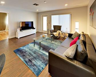 Hidden Gem Vacation Villa w Private Pool & TikiHut - Fort Lauderdale