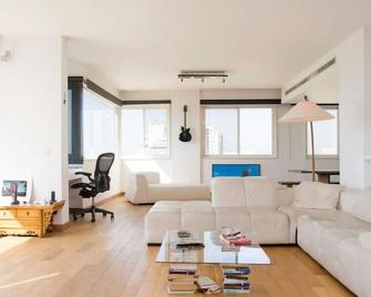 Loft With a View 24 7 Electricity - Beirut - Living room