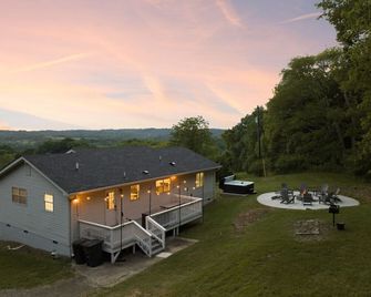 Mountain Music - Stunning Views Hot Tub & Fire pit - Gallatin - Building