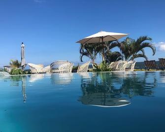 Deco Stop Lodge - Luganville - Pool