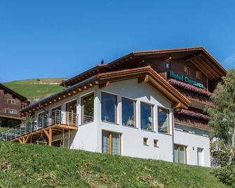 Hotel Cuntera - Medel - Edificio