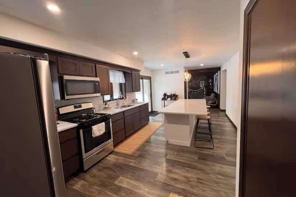 Relax with the whole family, peaceful and in the woods on 6 beautiful acres. - Syracuse - Cocina