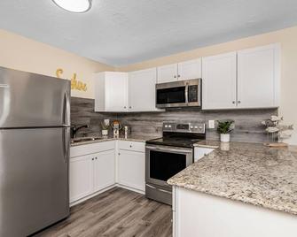 Latitude 26 Waterfront Boutique Resort - Fort Myers Beach - Fort Myers Beach - Kitchen