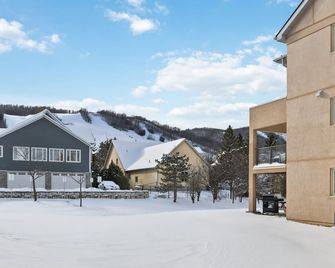 Mountain Walk Condos - The Blue Mountains - Binnenhof