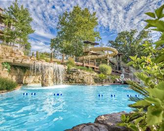 Still Waters Resort - ברנסון - בריכה