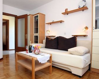 Lovely Sea View Apartments Bj - Portorož - Wohnzimmer