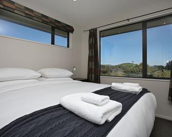 Curio Bay Salt House Motel - Waikawa - Bedroom