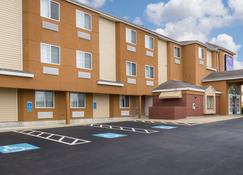 Sleep Inn & Suites - Niantic - Building