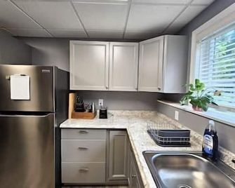 Stylish Guest Suite - Close to Orono and Bangor! - Old Town - Kitchen