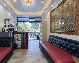 Inn Ka Kay Mame near SM City Puerto Princesa - Puerto Princesa - Wohnzimmer