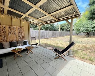 Charming NEW studio with AC and private yard in tranquil Sebastopol - Sebastopol - Patio