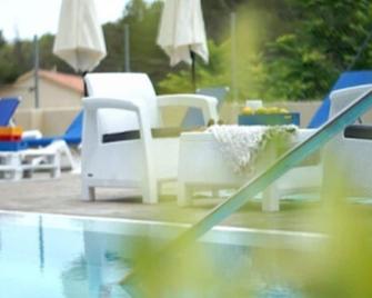 Confluent Health Resort - Cofrentes - Piscina