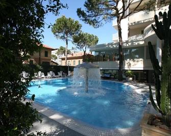 Hotel Alexander - Cervia - Pileta