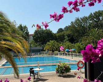 Hotel Résidence Anglet Biarritz-Parme - Anglet - Pool