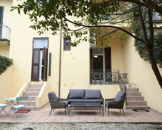 بالاتزو أوليفيتو - فلورنس - شرفة مرصوفة