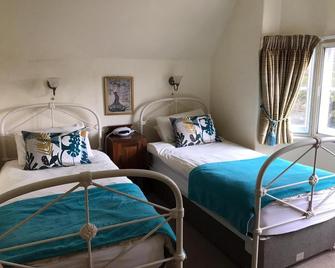 West Lodge Hotel - Aylesbury - Bedroom