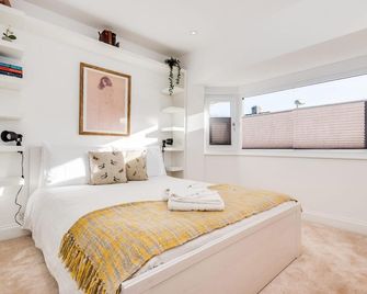 Charming 3 Br House - Garden Parking Near Cs Lewis Park - Oxford - Bedroom