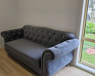 The Aurelia Lunara Boutique-with Romantic Pool - Cranbourne - Sala de estar