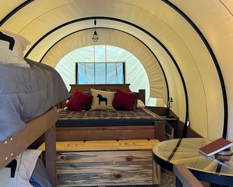 Southwest Luxury Glamping- Tdown Covered Wagon - Mancos - Habitación