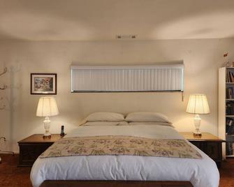 Sequoia National Monument, Sierra Nevada. - California Hot Springs - Bedroom