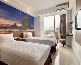 Ascent Premiere Hotel And Convention - Malang - Bedroom