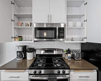 Luxe 2BR w/ King Beds, Resort Pool/Hot Tub, Games! - San Diego - Cocina