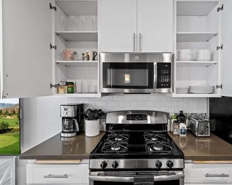 Luxe 2BR w/ King Beds, Resort Pool/Hot Tub, Games! - San Diego - Cocina