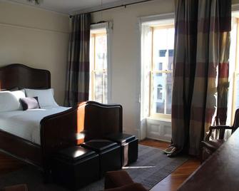 Historic brownstone living - understated elegance - Brooklyn - Bedroom