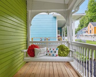 Charming 3-bedroom house downtown Frankfort/ king beds - Frankfort - Balcony