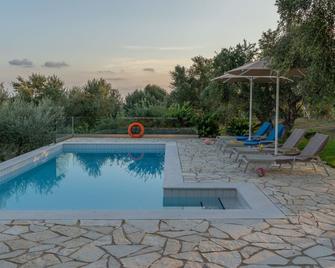 Abelia Luxurious Villas - Foinikounta - Piscina