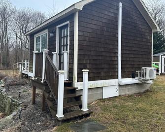 Northfork Ranch Style Cottage walking distance to beach & Wineries - Riverhead - Building