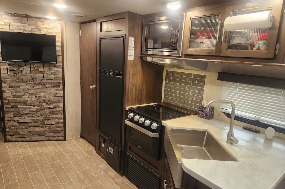 Large RV in Beautiful, Natural Setting! - Hamilton - Küche