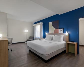 Spark by Hilton Artesia - Artesia - Bedroom