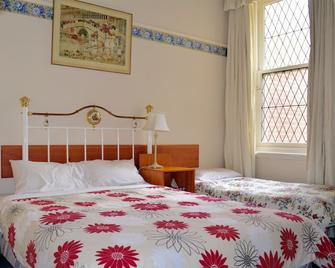 Georgian Court Bed & Breakfast - Melbourne - Bedroom