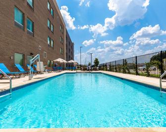 La Quinta Inn & Suites by Wyndham Round Rock near Kalahari - Round Rock - Pool