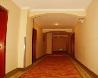 Greentree Inn Anhui Luan Shouxian Dinghu Avenue Express Hotel - Huainan - Couloir