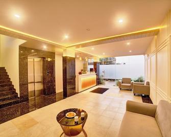 Gateway Transit Hotel - Devanhalli - Lobby