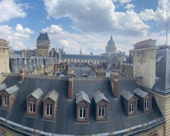 Hôtel Cluny Sorbonne - Paris