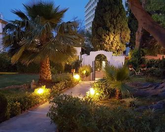 Hostal Boutique Los Geranios del Pinar - Torremolinos - Extérieur