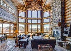 Florissant Mountain Haven with 360-Degree Views! - Cripple Creek - Living room