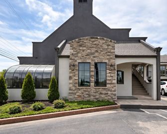 Quarters Inn & Suites - Antioch - Gebäude