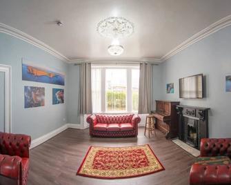 Derry Hostel & Guest House - Londonderry - Living room