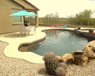 Quiet Relaxing Desert Oasis close to what ever action you may be looking for - Goodyear - Zwembad