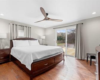 Orion Farmhouse Convenient Location to GM Plant and Great Lakes Crossing Mall - Lake Orion - Bedroom