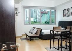 Prime Bgc Location Apartments By Ph Staycation - Manila - Bedroom