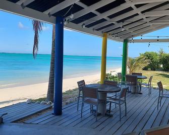 Pelican Beach Hotel - Whitby - Patio